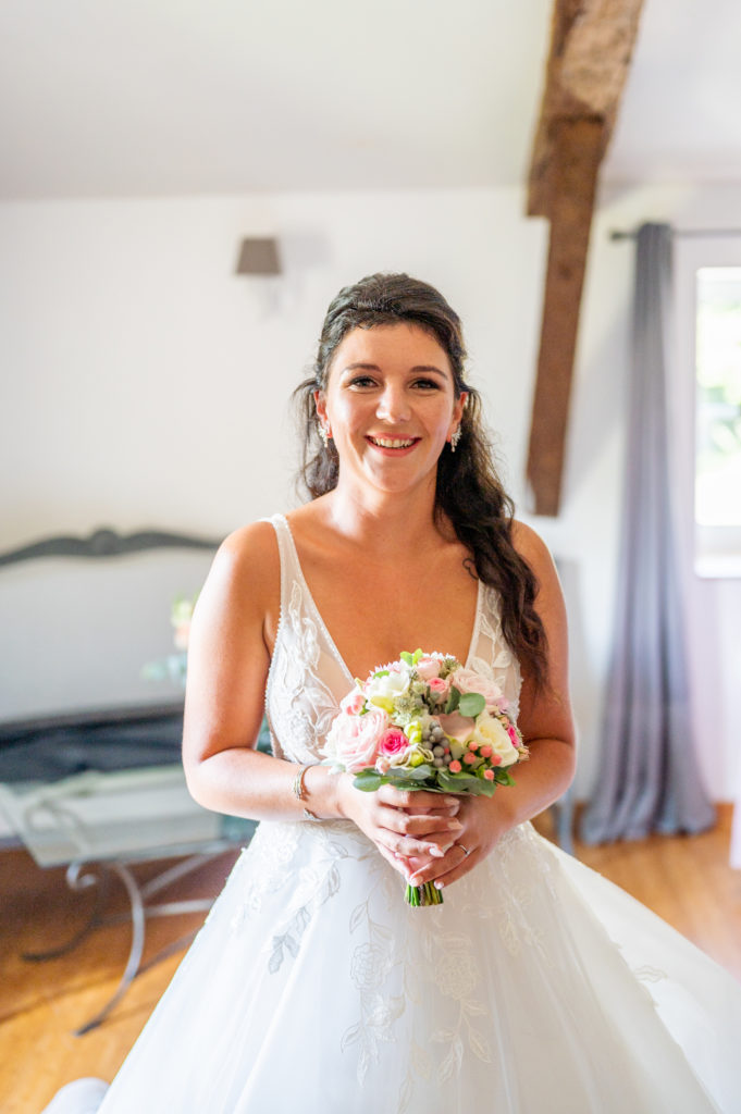 La mariée et son bouquet